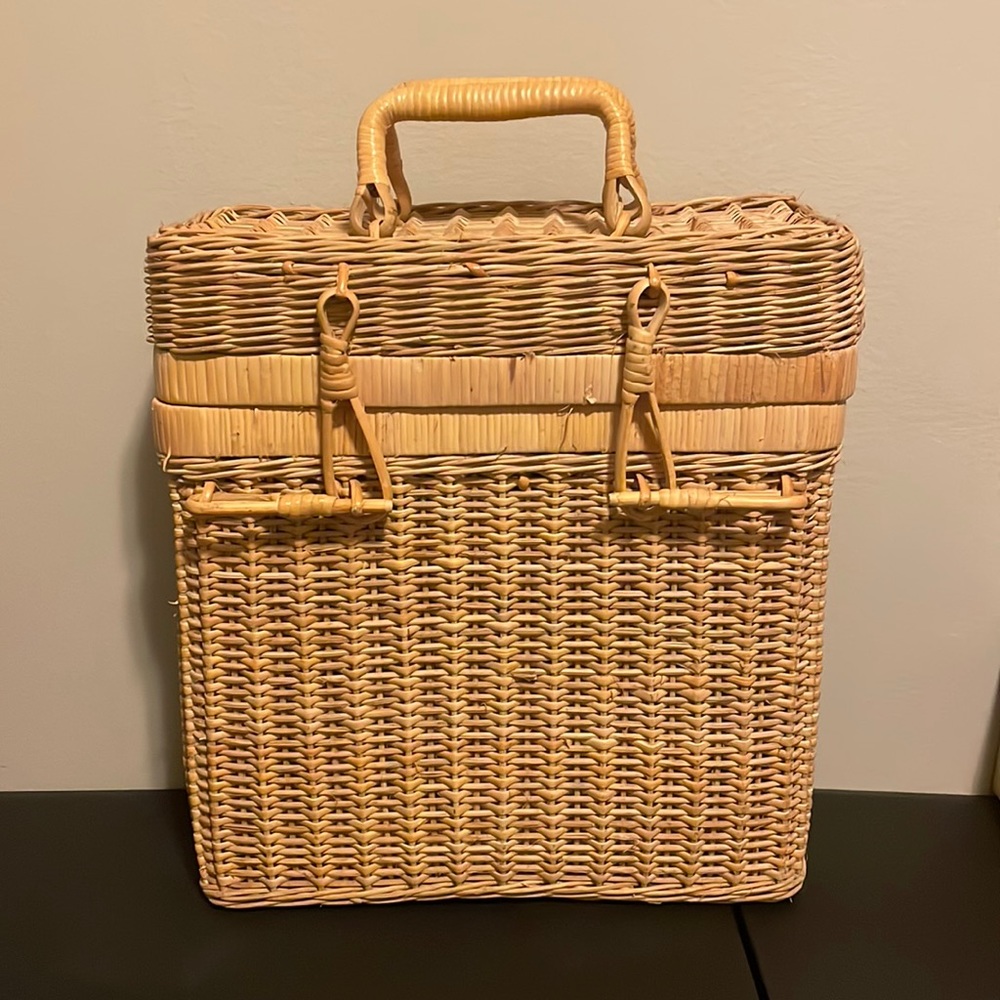 Vintage Picnic Basket / Tote - EXCELLENT Condition!